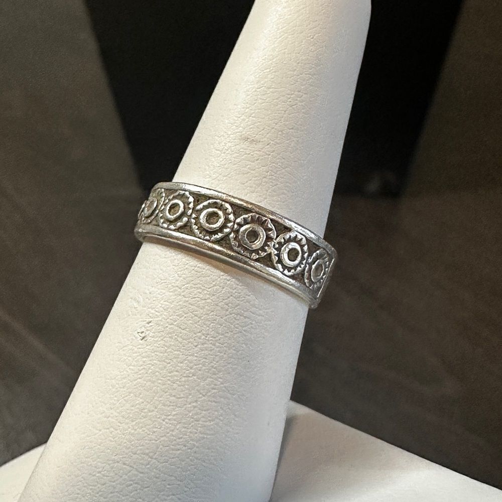 SALE! Detailed sterling silver 6mm band!